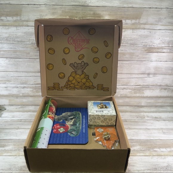 Charming Tails 2001 Leaf & Acorn Club‎ Kit- Figurine, Pins, Calendar & Mouse pad - Picture 1 of 12